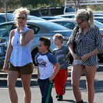 자기 쏙 빼닮은 아들들이랑 외출한 브리트니 스피어스