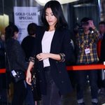 검정색으로 <b>염색</b>하니까 오히려 더 이국적인 이윤지
