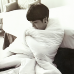 태일이 사진 <b>투척</b>.