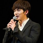 유승호 최근... 피아노 치는 남자...