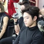 꽃단장 하고 있는 남자 아이돌 모음