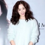 앙고라 니트 입은 <b>려원</b>