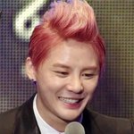 <b>핑크색</b> 머리가 잘 어울리는 아이돌