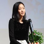 홑꺼풀인데도 연한 눈화장이 잘 어울리는 김고은