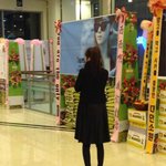 제시카<b>화환</b> 구경중인 수정이.jpg