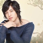 김현중처럼 생기면 막 여자들이 따라다니고 <b>사인</b>해달라그러고