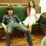 남다른 <b>포즈</b>로 사진찍는 연예인