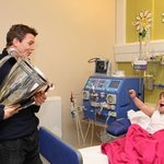 세상에서 가장 행복한 병문안.jpg