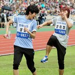 <b>서로</b> 티격태격 장난치는 아이돌