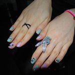 악세사리 찰려고 하는데요~! 바니 큰 링이랑 <b>리본</b> 큰링 중에서..