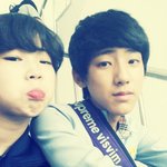 얼굴 평가좀 부탁해요 이 두사람 <b>사진크기</b> 죄송