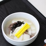 진한 국물이 예술~ 쇠고기 떡국!