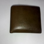 지갑을 주웠는데 <b>주인분</b> 연락주세요!!!