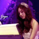 피아노 <b>칠때</b> 분위기 돋는 연예인