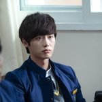 빨갛고 <b>도톰</b>한 입술이 매력 쩌는 이종석ㅠㅠㅠ