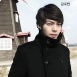 <b>훈</b>내나는 공룡상 외모의 연예인들
