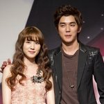 만질까 말까 고민하는 유승호의 <b>매너</b> 손