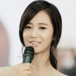 청초함 <b>그</b> 자체였던 유리의 흰드레스 <b>핏</b>