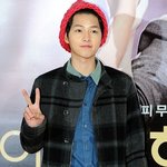 이상한 모자도 가리는 송중기 쩌는 <b>민낯</b>