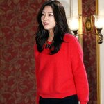 <b>우유</b>빛 피부 때문에 빨간색 겁나 잘 어울리는 박신혜
