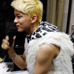 탄탄한 근육 자랑하는 아이돌 <b>맴버</b>