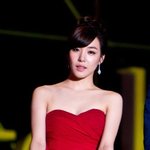티파니 레전드 사진 속 <b>쇄골</b>에 물고이겠어