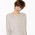 안<b>기고</b> 싶은 직각 어깨의 남자 아이돌