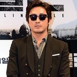 또 <b>눈알</b>가리개를 쓰고 나오신 하정우 배우님...ㅋㅋㅋㅋ