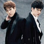 <b>옴므</b>파탈 포스 넘치는 남자아이돌