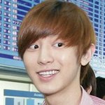 근데 <b>박찬열</b>은 정상적인 짤 올리기싫어
