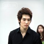 10대들은 귀여운쪽,20대들은 잘생긴쪽을 좋아하는듯?_?