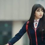 수지 교복 입으니깐 고등학생으로 돌아간 것 같아!