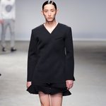 이수혁이 <b>런던</b>패션위크에 섰는데... 섰는데...