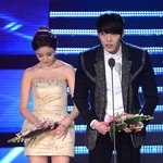 김우빈 <b>윤진</b>이 모델이 뽑은 뉴스타상 수상  둘다 훈훈~