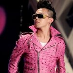 아이돌들의 터프한 <b>레더</b> 아이템