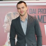 <b>반삭</b>한 니콜라스 홀트...........