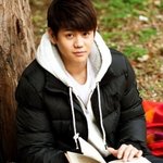 책읽는 모습이 <b>지</b>적인 아이<b>돌</b>들