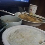 전자레인지에 데워 먹는 <b>밥</b> 햇<b>x</b> 에서 이물질이 나왓네요 ;; 사진...