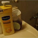 24시간 <b>보습력</b>이 지속되는 고보습 바디로션 같은거 다들 바르나요...