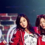 소녀시대 몸매 담당 유리의 <b>탄력</b> 각선미!!!