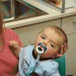 [태어나서 처음으로 엄마목소리를 들은 아기.<b>gif</b>]