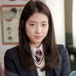 교복 입은 박신혜 최근