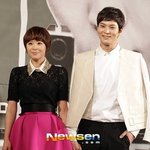 최강희vs김아중, 같은 핑크스커트 각선미 대결?
