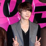 쌍브이 포즈 <b>남발</b>하는 연예인