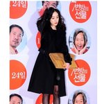청키힐 앵클부츠로 더욱 시니컬한, 려원의 시사회 패션