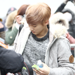 <b>찬희</b>는 팬들이 선물해준거 잘 입고 다니는듯