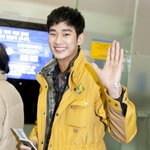 뭔가 진짜 커플스멜돋는 김수현이랑 배수지의 공항패션