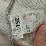 아울렛에서 산 옷에 세탁소 <b>번호표</b>가?