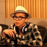 <b>헤드폰</b>도 패션이 되는 연예인