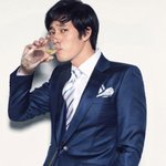 <b>신비</b>주의 컨셉 고수하는 스타